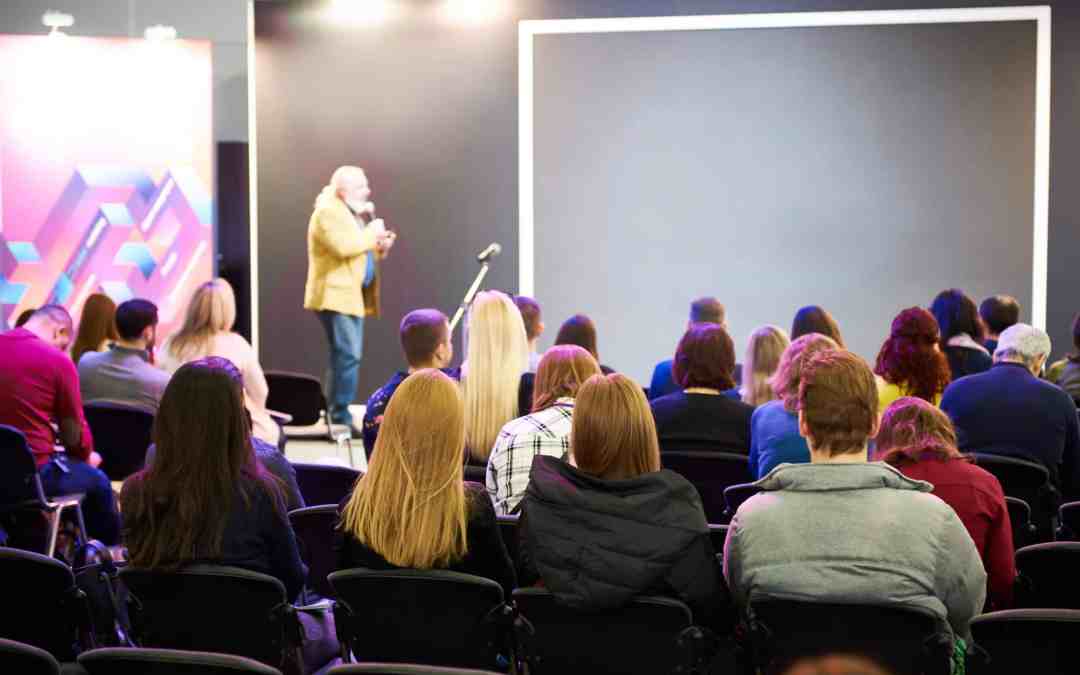 Workshops, Retreats, and Pitches: How to pick the best writers conference for you