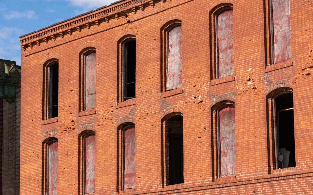 Is Traditional Publishing Dying? Surprising Trends Authors Can’t Ignore in 2025